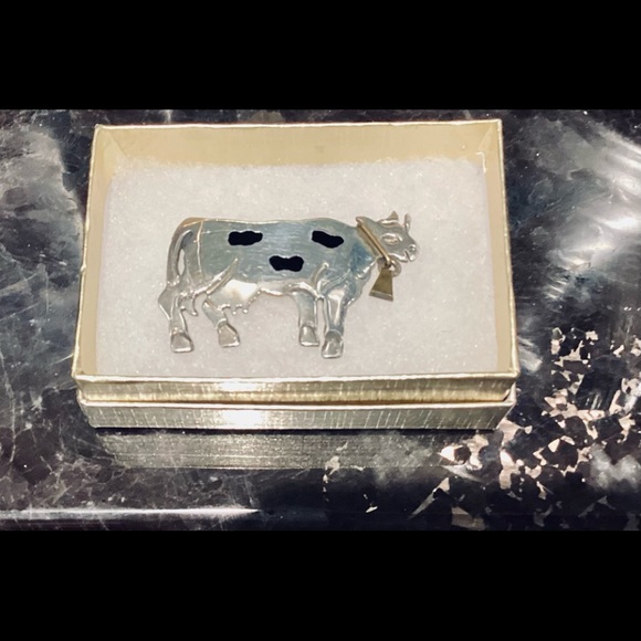 Vintage 925 Sterling Silver and Black Onyx Cow Pin - Picture 1 of 3